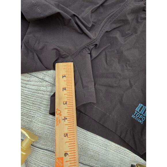 Topo Designs Global Shorts Womens Size Small Black EUC! - Picture 6 of 9